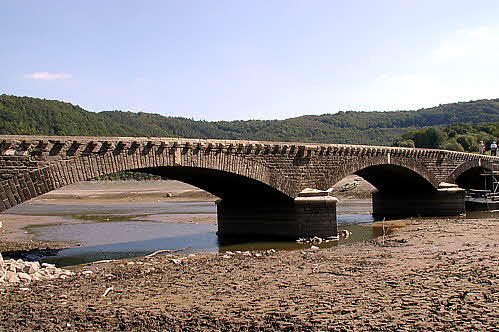 Versunkene Brcke im Edersee bei Niedrigwasser